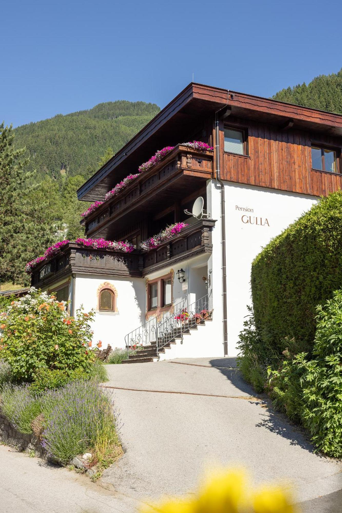 Pension Gulla - Ferienhaus Appartements B&B Neustift im Stubaital Buitenkant foto