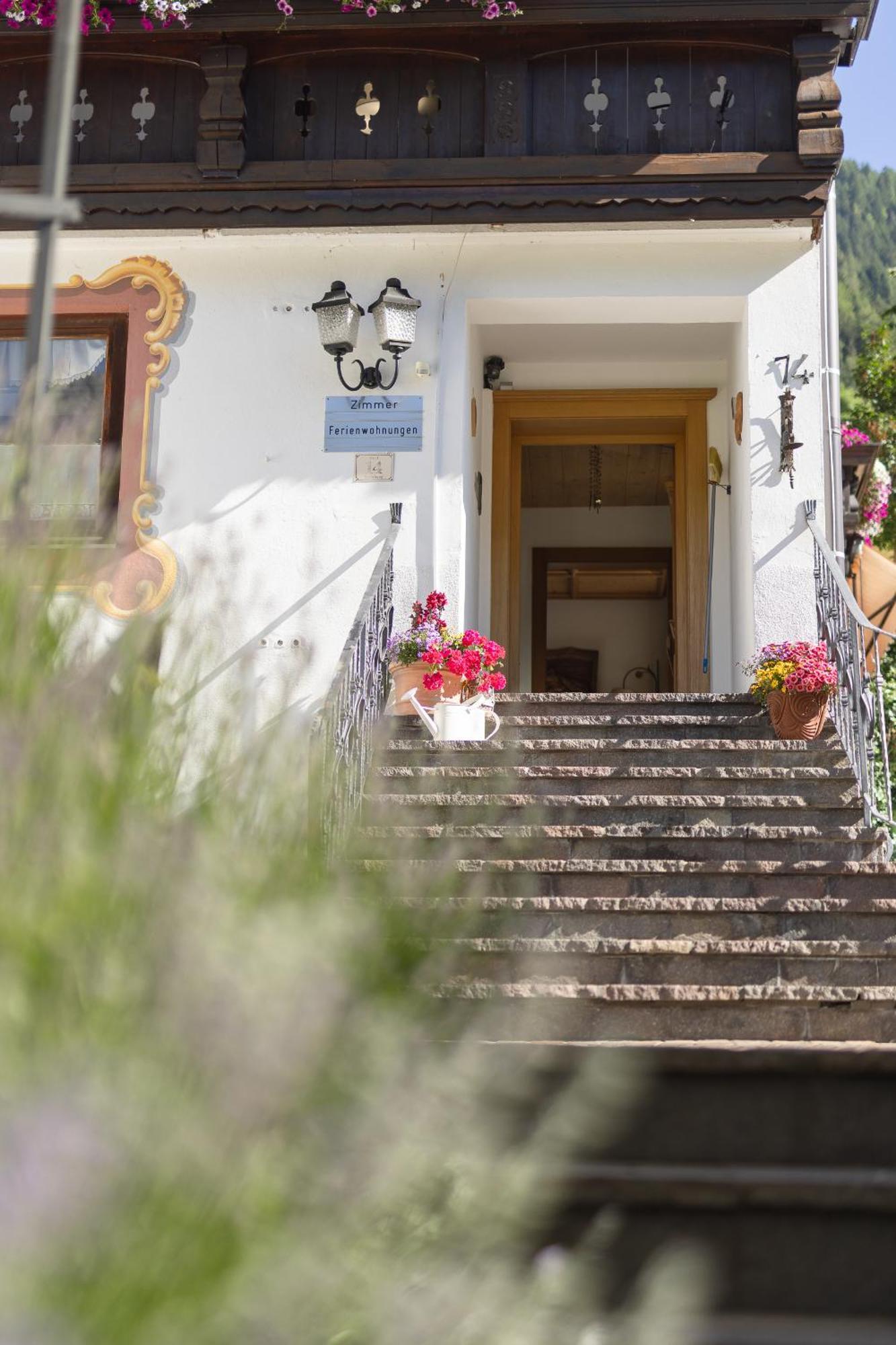 Pension Gulla - Ferienhaus Appartements B&B Neustift im Stubaital Buitenkant foto