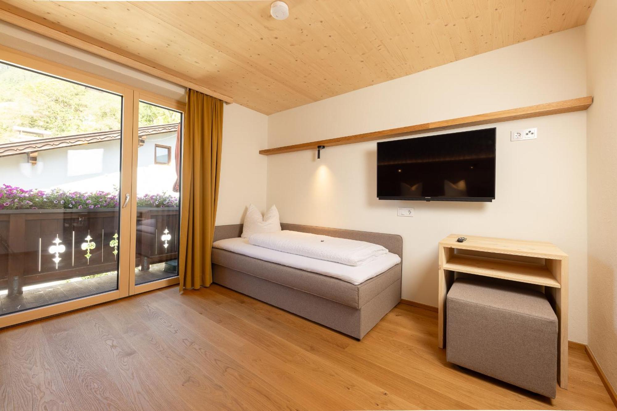 Pension Gulla - Ferienhaus Appartements B&B Neustift im Stubaital Buitenkant foto
